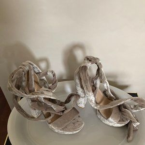 Heels, Lace up the leg, open toe light Grey size 6